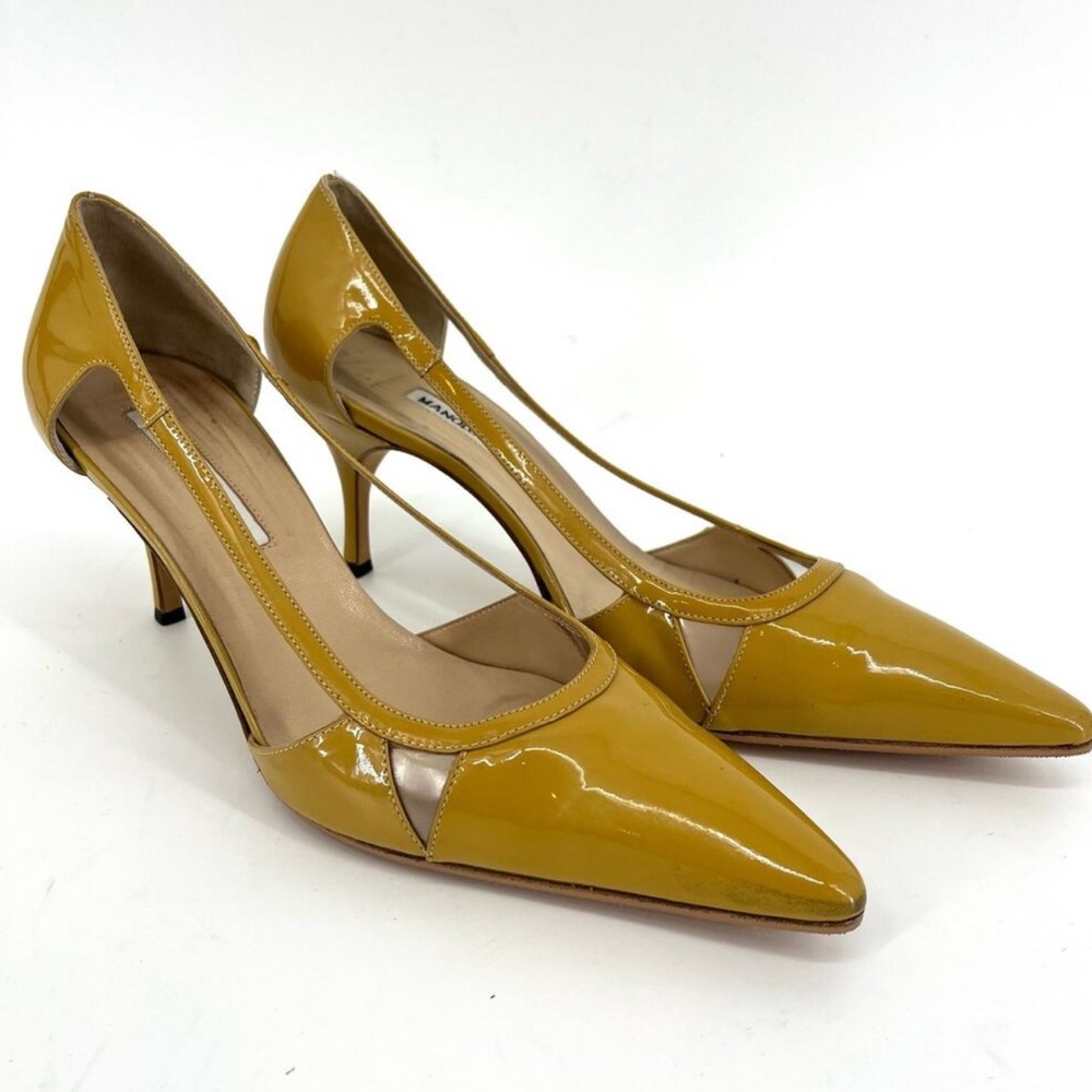 Manolo Blahnik yellow gold patent leather kitten pointed heels (39- 8.5)